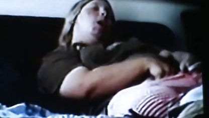 در همه طرف به او فوق العاده عظیم سینه مانند یک سگ ماده او سوپر کونهای بزرگ می اندازد او را کنار گذاشته به طوری که