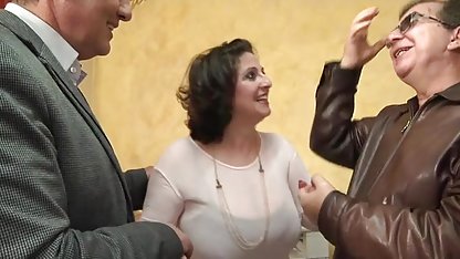 به پایان خواهد رسید پورنهای کون گنده با پایین آب گرفتگی با تمام کرم انجمن آسیا که این خوک ها را